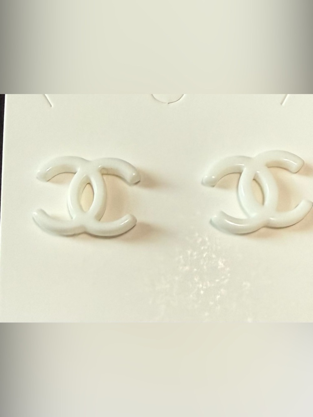 CHANEL White Interlocking CC Resin Stud Earrings